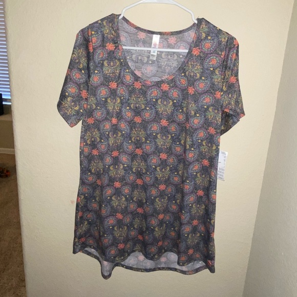 NWT! Lularoe Large Classic T Multi-colored shirt. - Picture 1 of 6